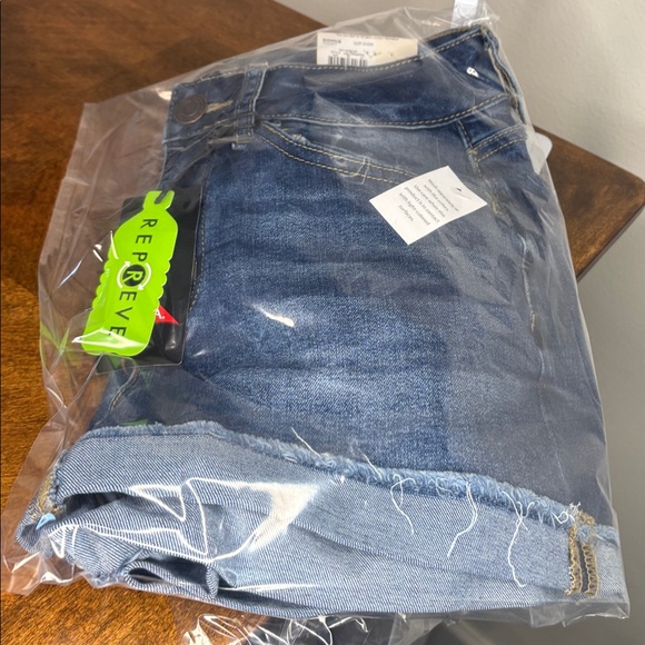(NWT) SO Dark Blue Jean Shorts size 9 - Picture 7 of 7